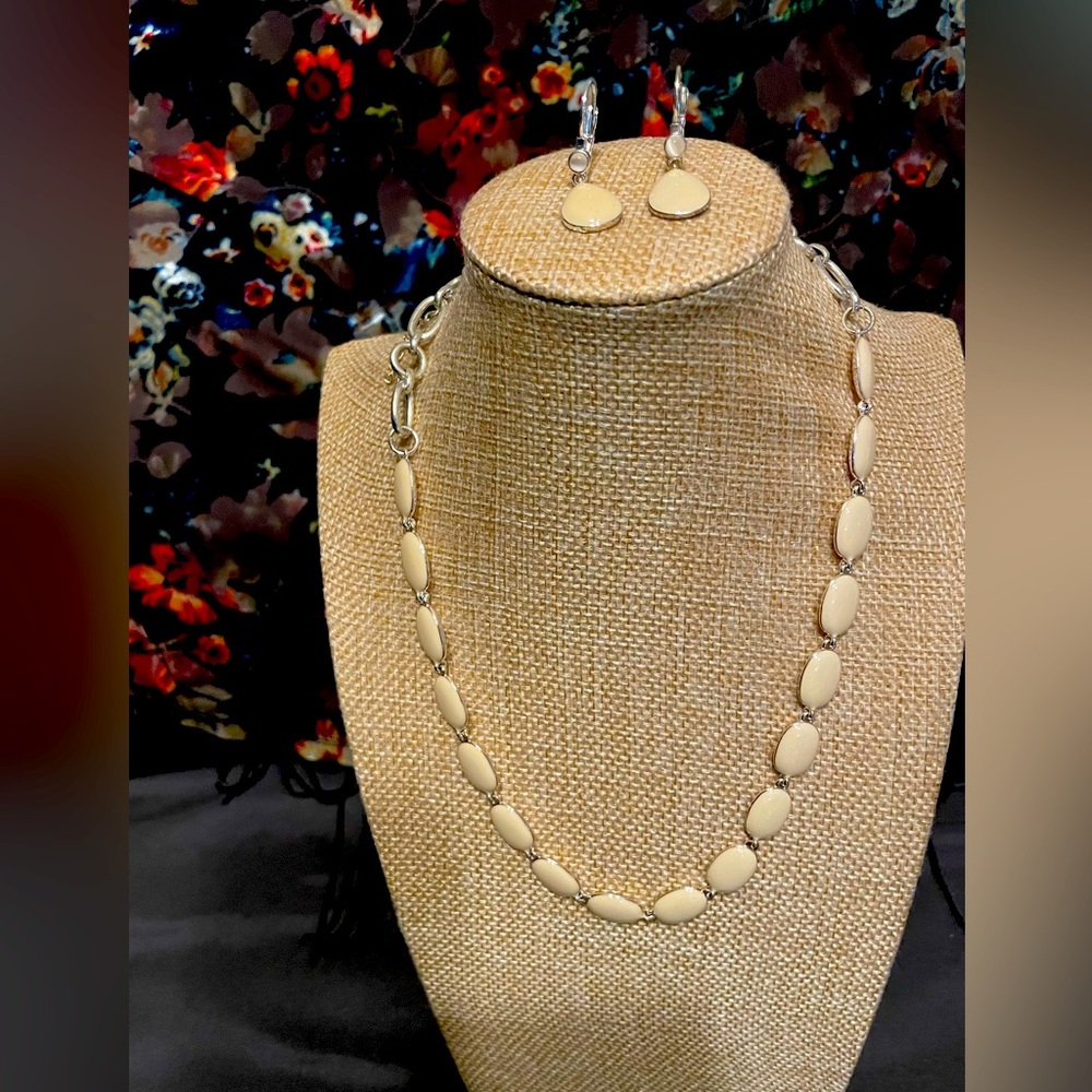 Vintage Women's Fashion Necklace & Earrings Set Silver Tone Teardrop Pearl 17”
